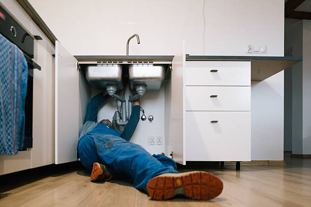 Professional Leak Detection technician working in Gulfport, FL